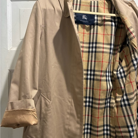 Burberry Beige Trench Coat with Check Lining - Picture 9 of 11